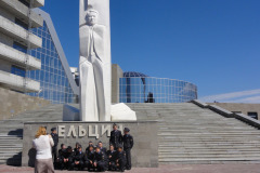 DSC01065_Yekaterinburg_Yeltsin_and_cadets_pose